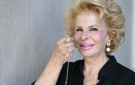 "Ter rugas é a mesma coisa que ter os dentes podres". As confissões de Lili Caneças, prestes a completar 80 anos