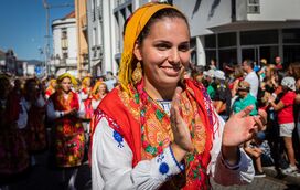 Agosto em festa! É só entrar no espírito: há bailaricos, farturas e animação de Norte a Sul do País