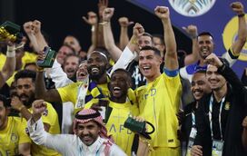 Que grande farra. Ronaldo, família e amigos festejam vitória do novo "rei das Arábias", no avião...  e pela CMTV!