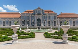 Sem planos para este sábado? Leve o seu filho a brincar os reis e rainhas nos Jardins do Palácio de Queluz