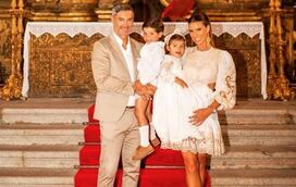 O momento emocionante de Vítor Baía e Andreia Santos com os filhos no dia do batizado