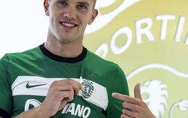 Exclusivo: Nova estrela do Sporting, Viktor Gyökeres, apanhado a aproveitar folga sem namorada em restaurante de praia