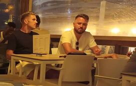 Nova estrela do Sporting, Viktor Gyökeres, apanhado com amigos em restaurante