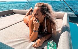 De férias, Bárbara Norton de Matos volta a fazer subir a temperatura em poses sensuais