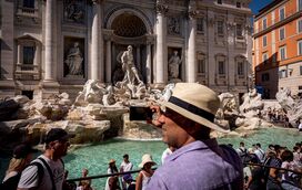 O verão de todos os disparates! Turismo fora de controlo causa situações insólitas