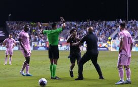Nada escapa à atenção do guarda-costas de Lionel Messi que o acompanha como uma sombra nos Estados Unidos
