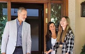 Sem lágrimas. Infanta Sofia diz adeus a Espanha rumo ao País de Gales e Casa Real mostra imagens da despedida