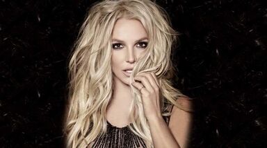 Britney Spears volta a causar polémica ao dançar com facas em biquíni