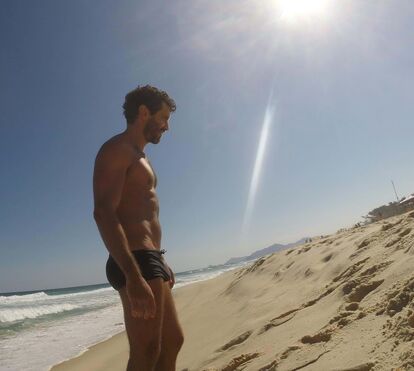 Ator brasileiro Nikolas Antunes divulgou intimidade nas redes sociais