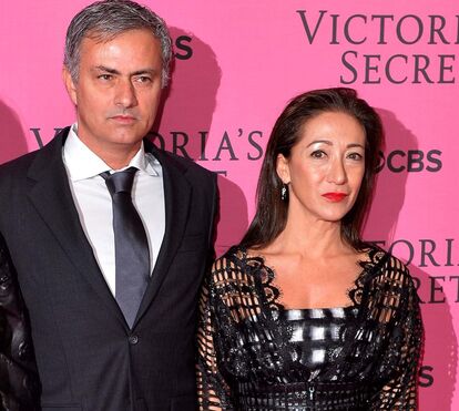 O retrato de uma mulher discreta: 'A Matilde, que namora desde os 17 anos com José Mourinho, que casou há quase 40 anos num dia bonito em Setúbal…' 
