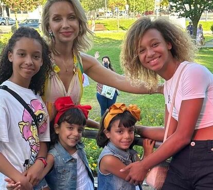 Que 'desinteligências' terá havido entre Luciana Abreu com os pais das filhas para a atriz criar quatro meninas sozinha?