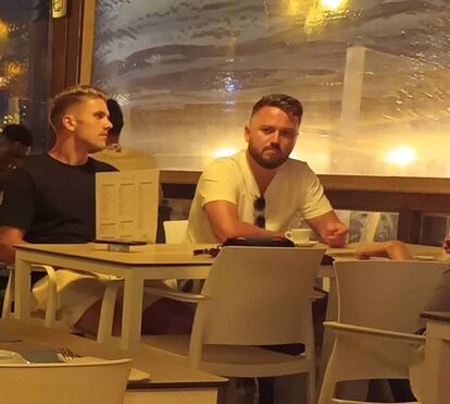 Nova estrela do Sporting, Viktor Gyökeres, apanhado com amigos em restaurante