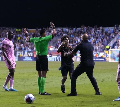 Nada escapa à atenção do guarda-costas de Lionel Messi que o acompanha como uma sombra nos Estados Unidos