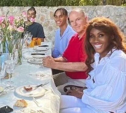 Que afronta. Alberto do Mónaco fotografado com amante numa altura em que Charlene se refugia na Suíça