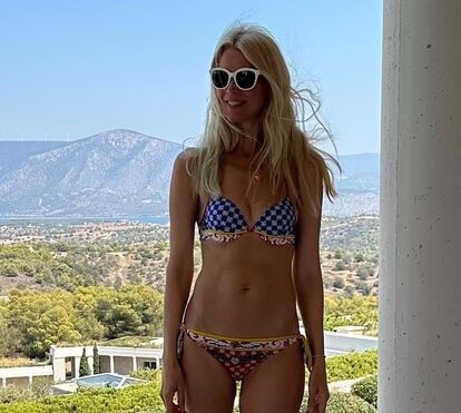 A impressionante forma física de Claudia Schiffer, que recentemente celebrou 53 anos