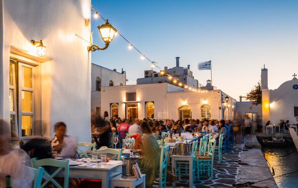 Restaurantes cheios na Grécia 