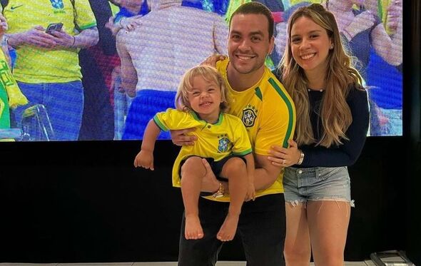 Luccas Neto, com a mulher, Jéssica Diehl e o filho, Luke