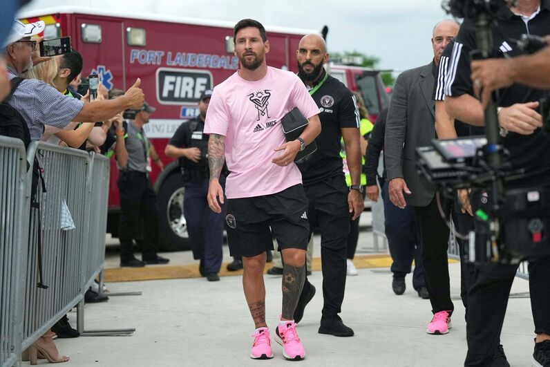 Yassine Cheuko, Lionel Messi