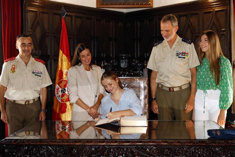 Princesa Leonor entra na academia militar
