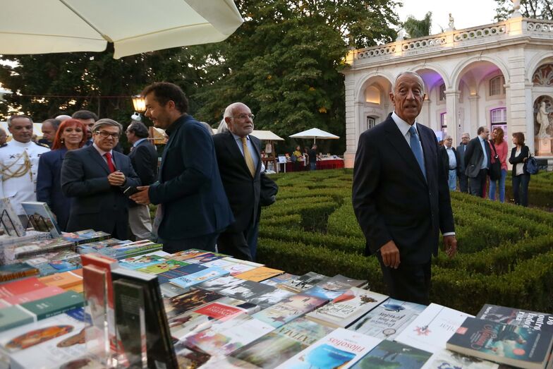 Marcelo Rebelo de Sousa na Feira do Livro do palácio de Belém