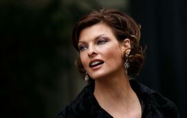 Diagnosticada com cancro da mama, Linda Evangelista faz tratamento radical 