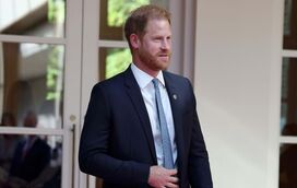 Príncipe Harry está no Reino Unido sem Meghan Markle, sem família e sem casa