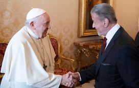 Sylvester Stallone rendido ao Papa Francisco, que admitiu ver os filmes do ator de Hollywood