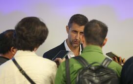 Daniel Oliveira perdido na ilha