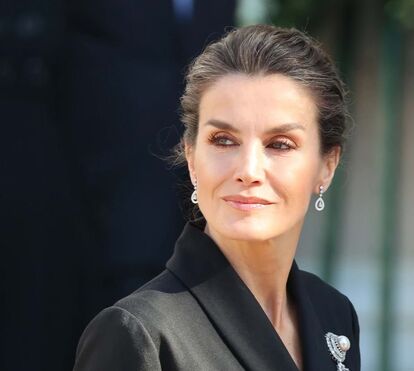 Dois beijos? Nem pensar! Letizia proíbe aproximações e manifestações de afeto… até com as filhas