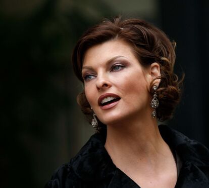 Diagnosticada com cancro da mama, Linda Evangelista faz tratamento radical 