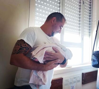 Lembra-se de Pedro Pé-Curto de 'Casados'? Noivo da SIC foi pai e mostra com orgulho a filha recém-nascida