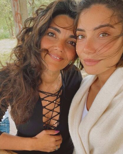 Carolina Carvalho e a mãe