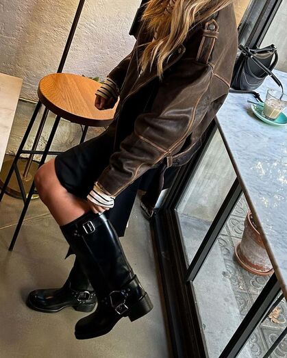 Estas são as botas que se vão usar no outono! Aliam o conforto ao estilo e combinam na perfeição com as suas saias midi