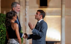 Letizia mostra músculos nos braços em Granada na cimeira de líderes europeus