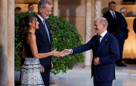 Braços musculados de Letizia roubam protagonismo em cimeira em Granada com políticos europeus