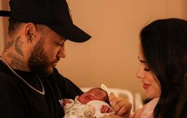 Neymar Jr. e Bruna Biancardi ultrapassaram escândalo de traição e mostraram fotografias da sua bebé