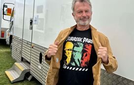 Ator Sam Neill de 'Parque Jurássico' enfrenta grave cancro: "Morrer irritar-me-ia mas mas não tenho medo"