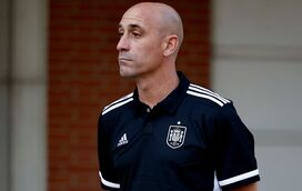 Luís Rubiales banido durante três anos de "todas as atividades relacionadas com o futebol", anuncia FIFA