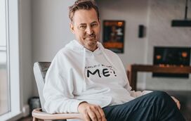 A mudança de vida, o medo do amor e a vontade de ser pai. Últimos dias de Matthew Perry envoltos em solidão