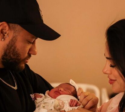 Neymar Jr. e Bruna Biancardi ultrapassaram escândalo de traição e mostraram fotografias da sua bebé