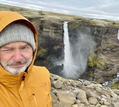 Ator Sam Neill de 'Parque Jurássico' enfrenta grave cancro: 'Morrer irritar-me-ia mas mas não tenho medo'