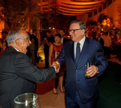 Durão Barroso com nova festa de casamento! 'Queremos as senhoras no seu melhor, vestidas para brilhar e impressionar, decotes profundos, saltos de dar vertigem.'