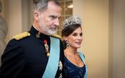Luxo, tiaras e sorrisos. Reis de Espanha recebidos com pompa e circunstância pela rainha da Dinamarca