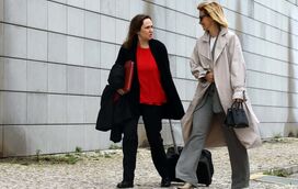 Sorrisos à chegada ao tribunal. Cristina Ferreira enfrenta SIC, que lhe pede mais de 12 milhões na Justiça