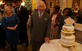 Bolo, chá e festa. Veja como foi a celebração dos 75 anos de rei Carlos III