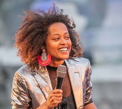Sara Tavares: 'A quem a vida tudo deu e quase tudo tirou'