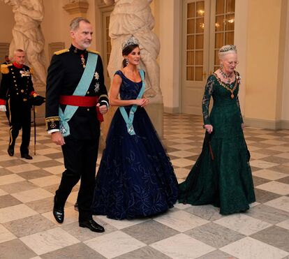 A aflição de Letizia na Dinamarca. Rainha lutou para saber pormenores de alegada traição do príncipe Frederico
