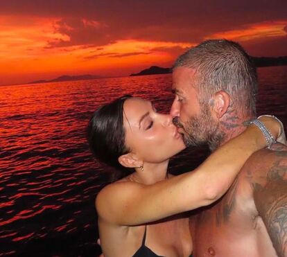 Victoria Beckham sofre acidente no ginásio e tem de usar muletas
