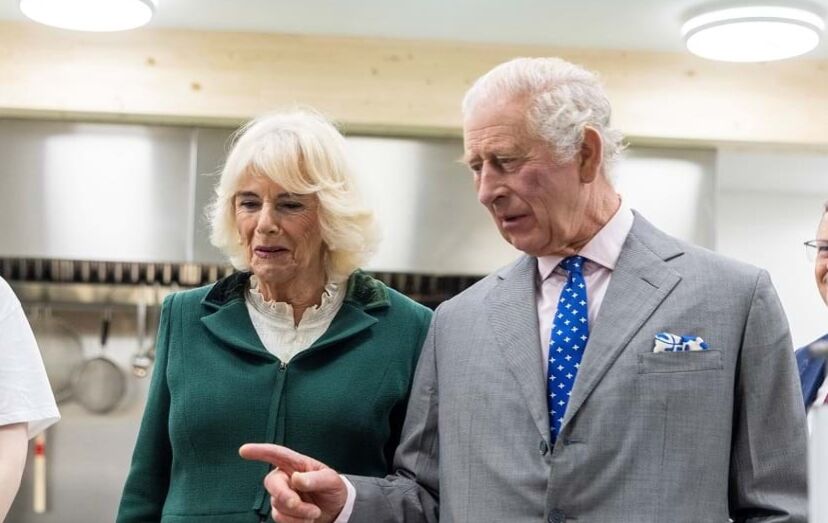 Rei Carlos III, camilla