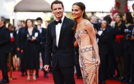 Casal de atores de Hollywood que vive em Lisboa vai aumentar a família: Alicia Vikander está grávida